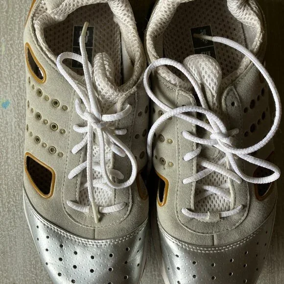 Womens ADIDAS Golf Shoes Size 7 Silver and White with Mesh and Cut Outs - Picture 2 of 8